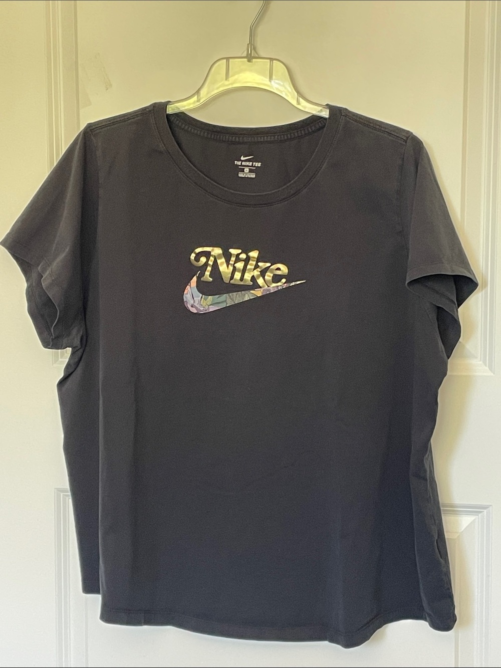 The Nike Tee Floral Swoosh 3X Activewear Workout Lounge